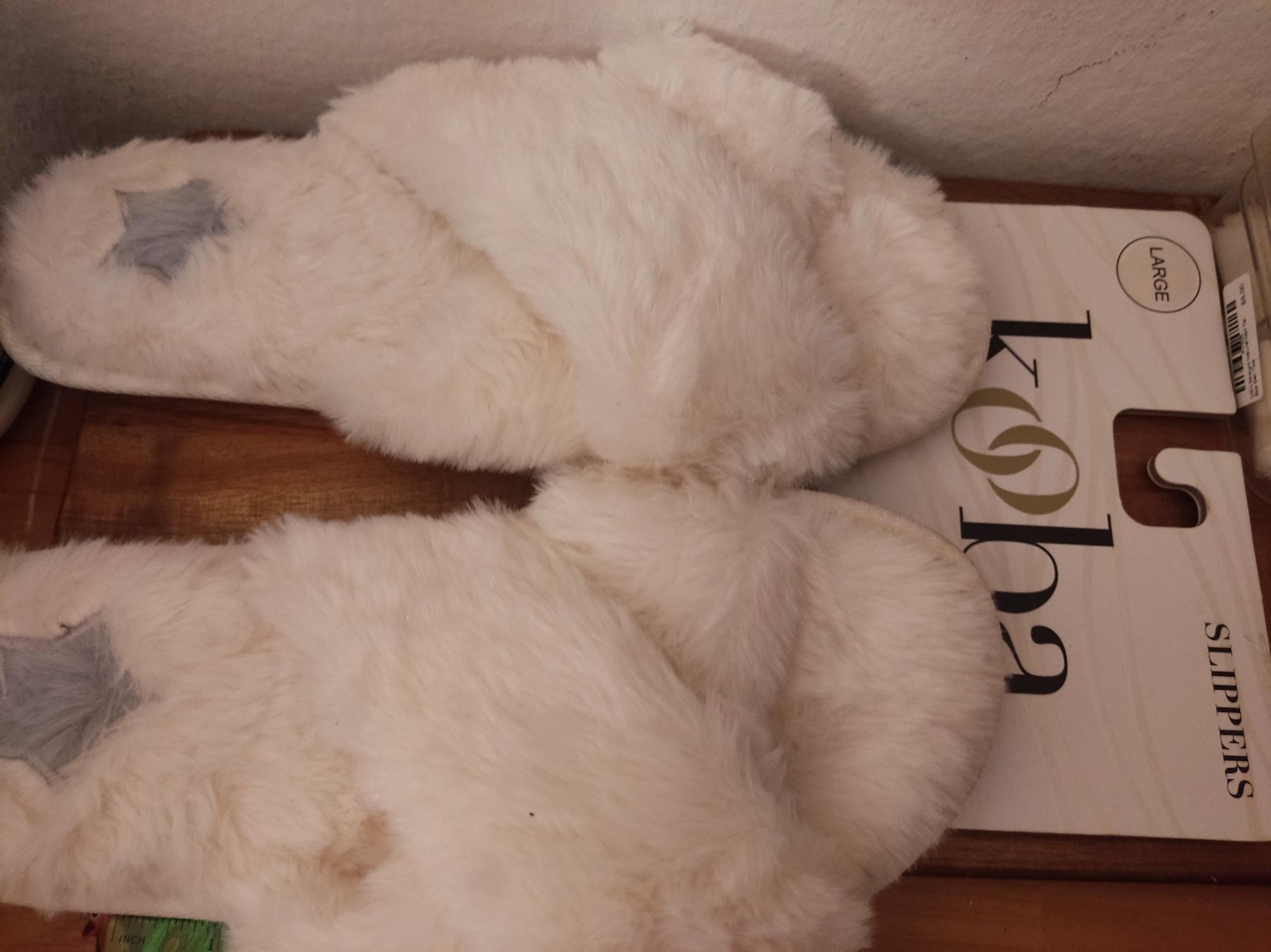 New Womens size 8-9 White Faux Fur Slide Slippers