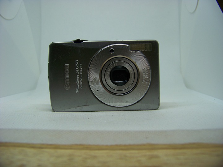Canon PowerShot SD750 Digital Elph