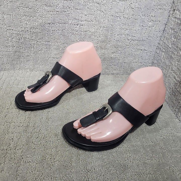 Vince Aubrey Womens Size US 6M Leather Slip On Stocked Block Heel Thong Sandals