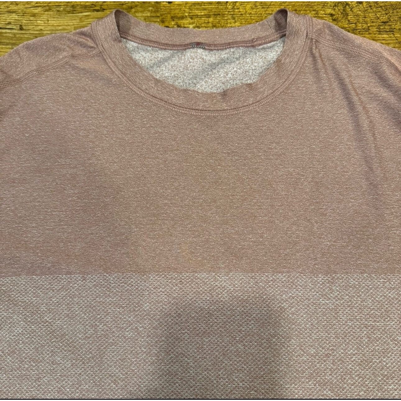 Vuori Red Grandview Tech Performance Workout Running Gym Casual T Shirt Men's L