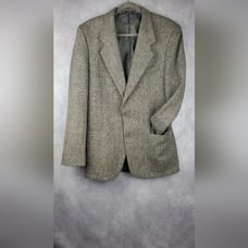 Designed by Francesco Maiolo Men’s coat, 100%Pure wool made in Costarica Size L