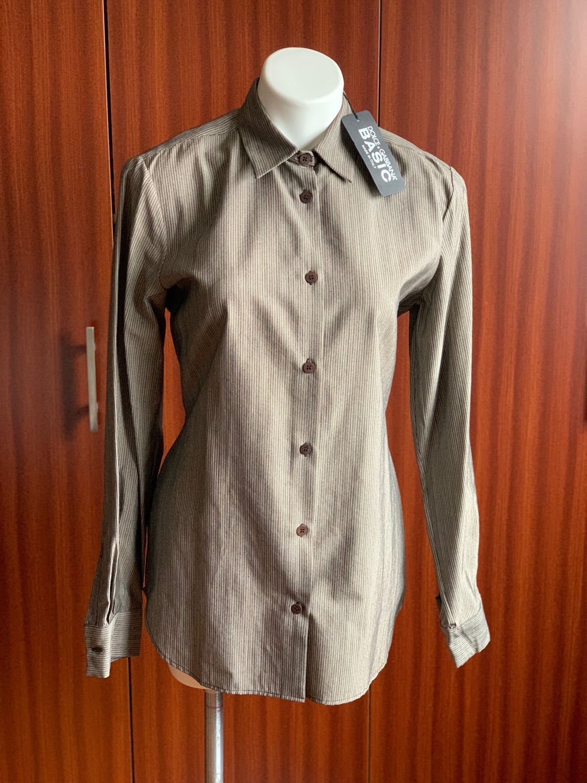 NWT Vintage, rare Classic Timeless Dolce &Gabbana Basic Shirt. s42.Made in Italy