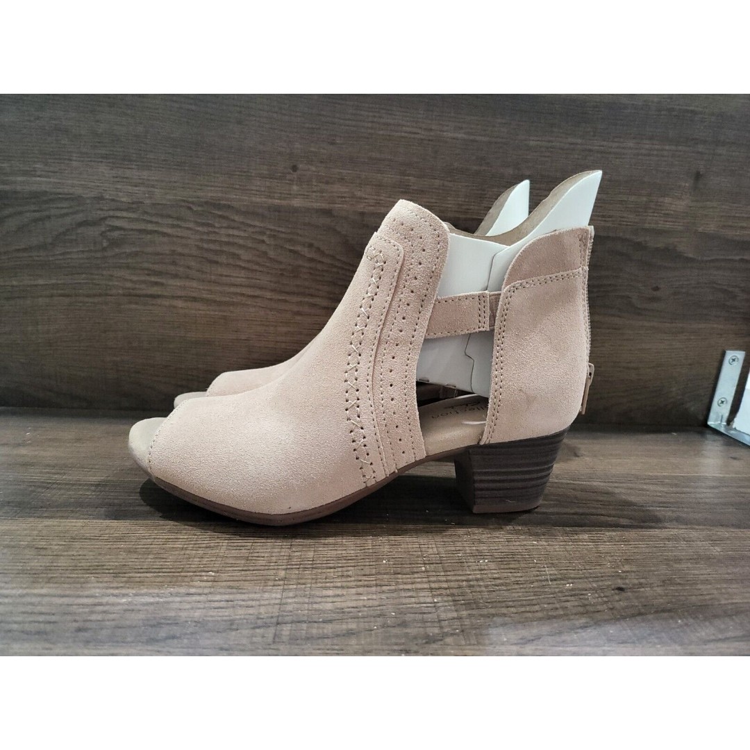 Clarks Collection Women's Valarie Trail Heeled Sandal Sand Suede 6M New