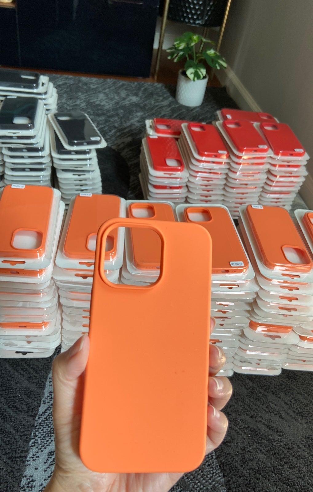[98 units] Iphone 13 Pro Orange case