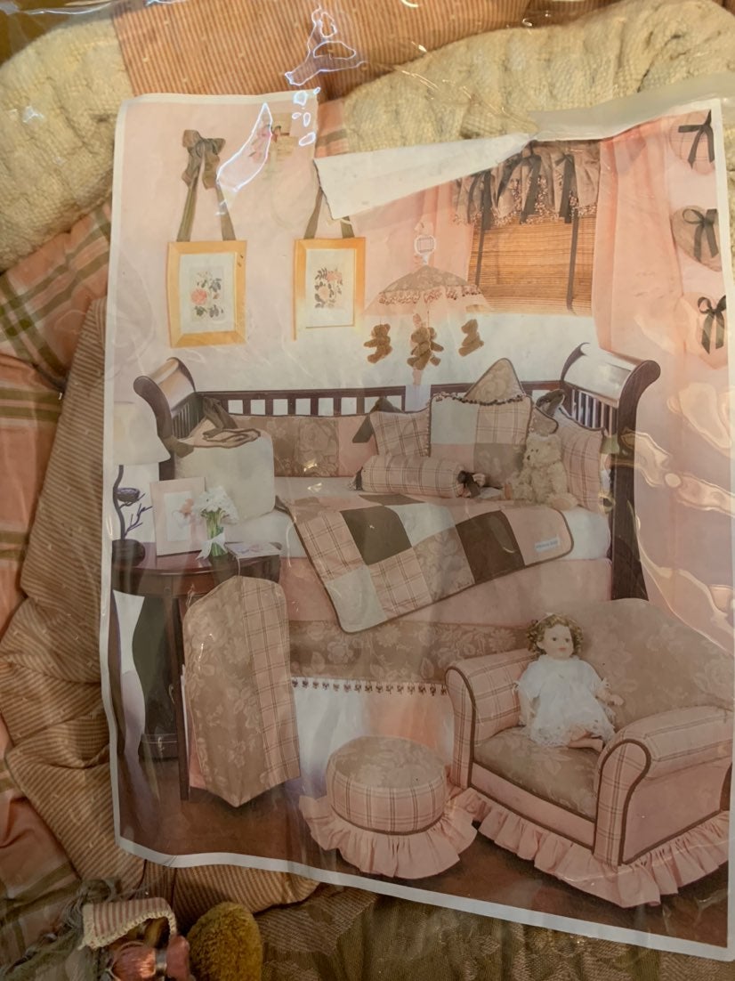 Baby girl crib set