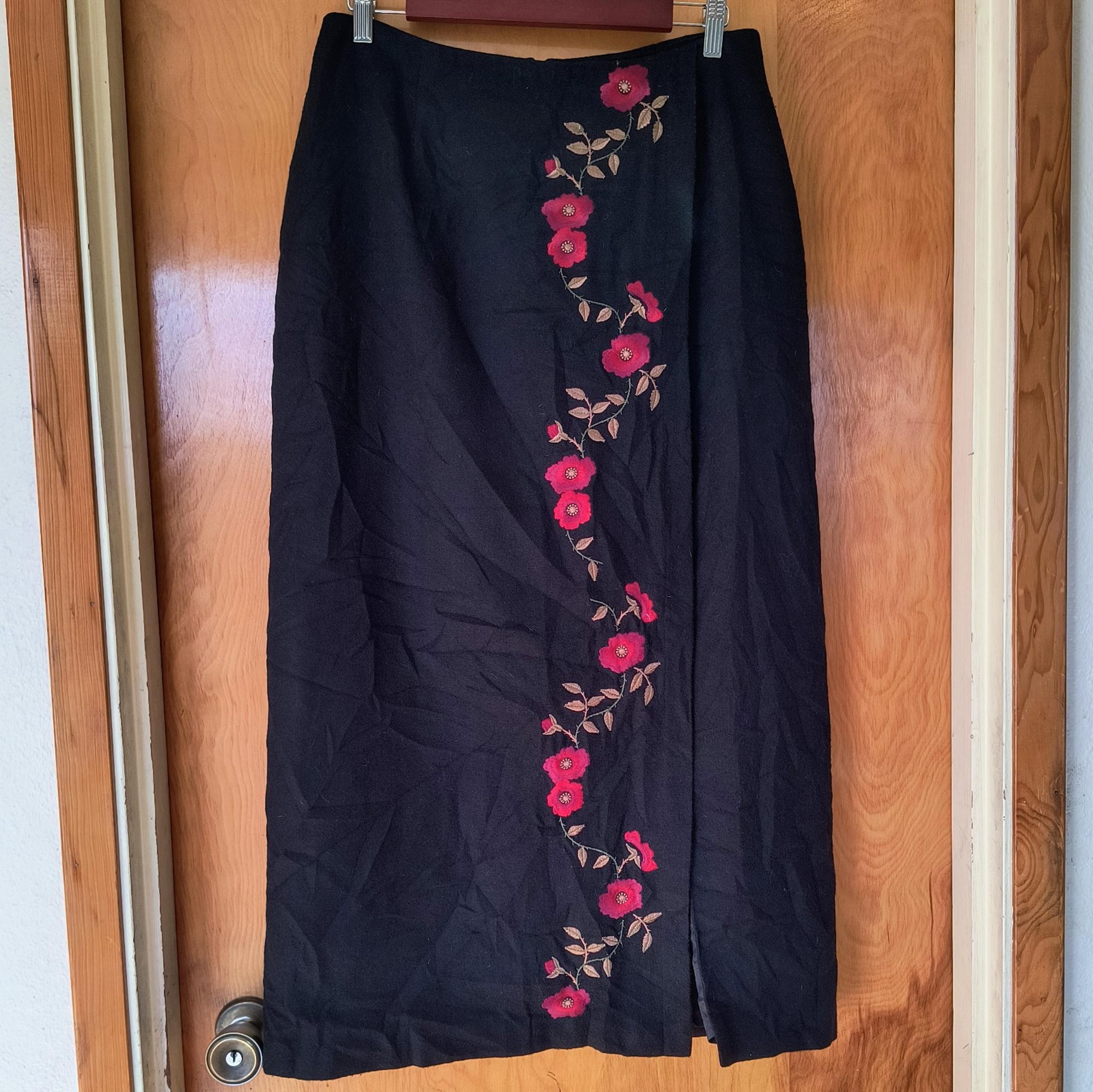 Dress Barn Long Black Wool Red Floral Embroidered Skirt Size 10