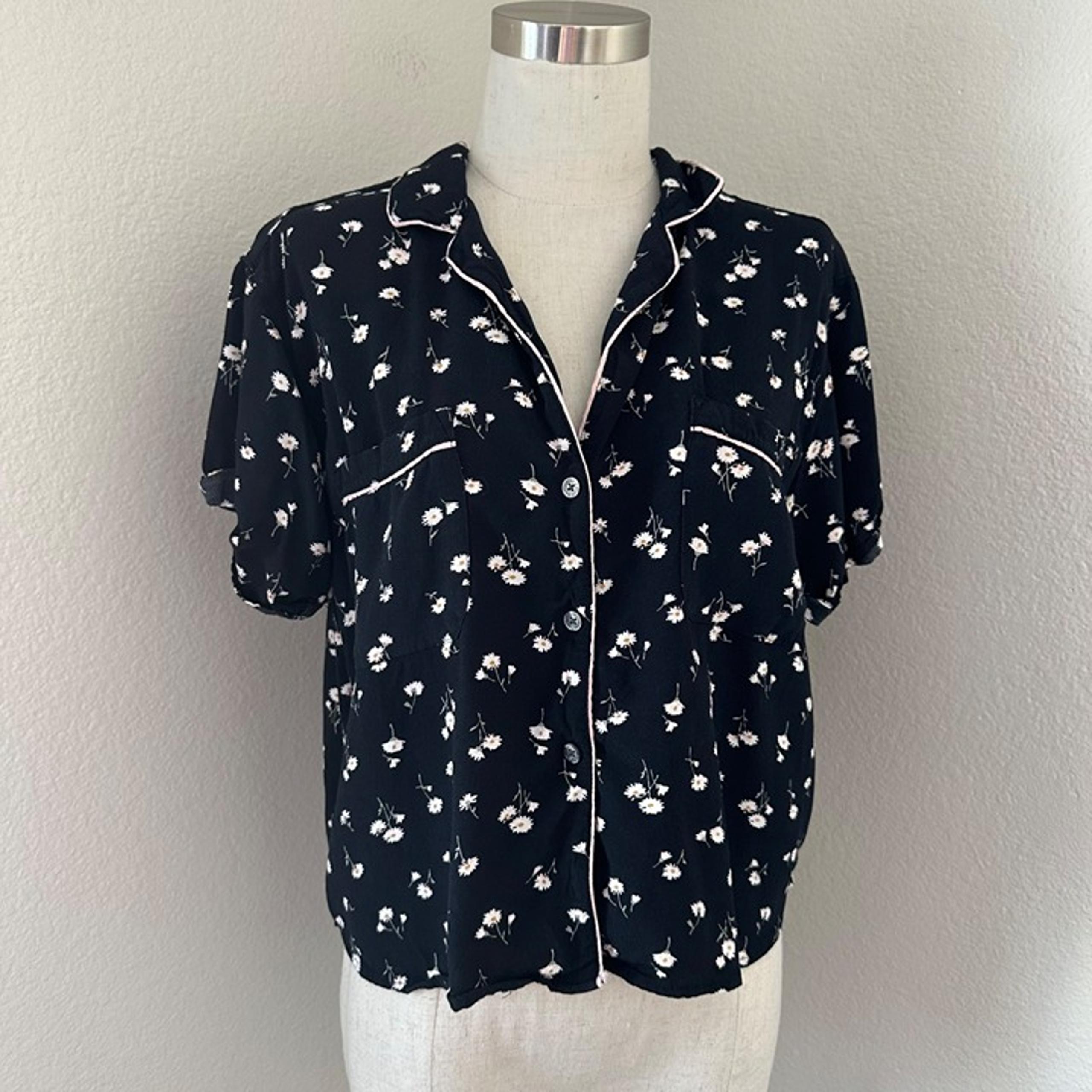 Abercrombie & Fitch Pajama Top V Neck Short Sleeve Piping Floral Print Lightweig
