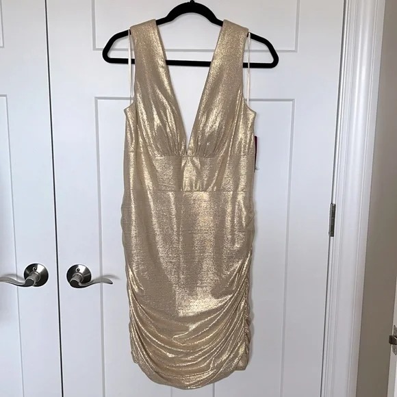 NWT Abby Paris 94113 - Light Gold