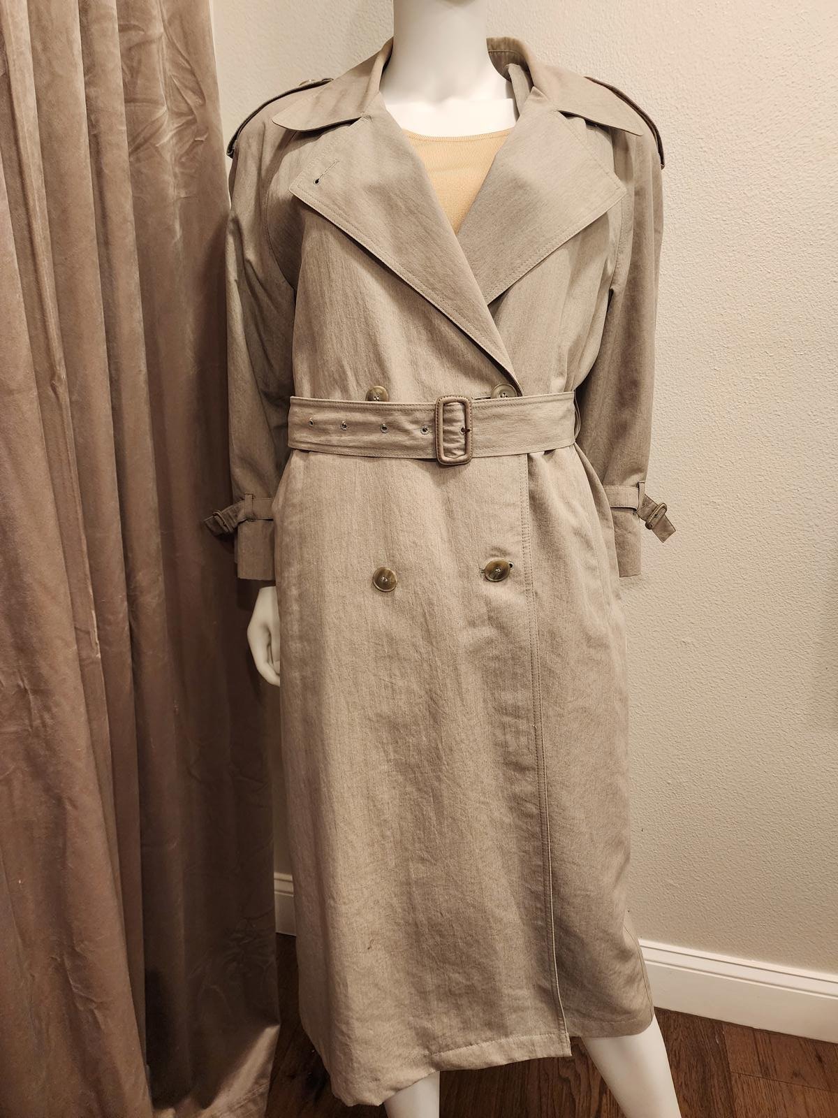 8P - Womens - Vintage London Fog Beige Trench coat with quilted removable liner