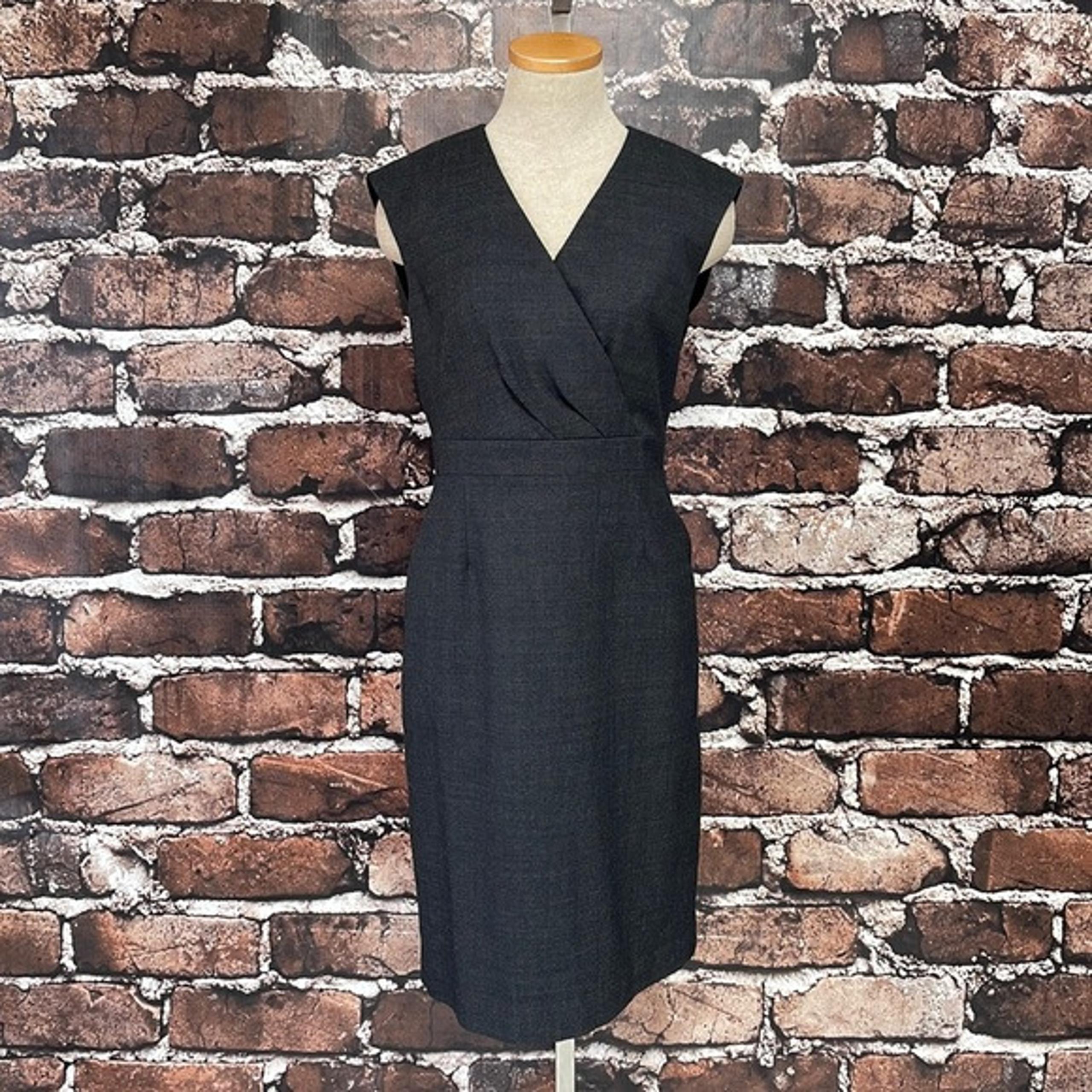 Pendleton Dress Sheath Knee Length Grey V-Neck Surplice Sleeveless Size 6