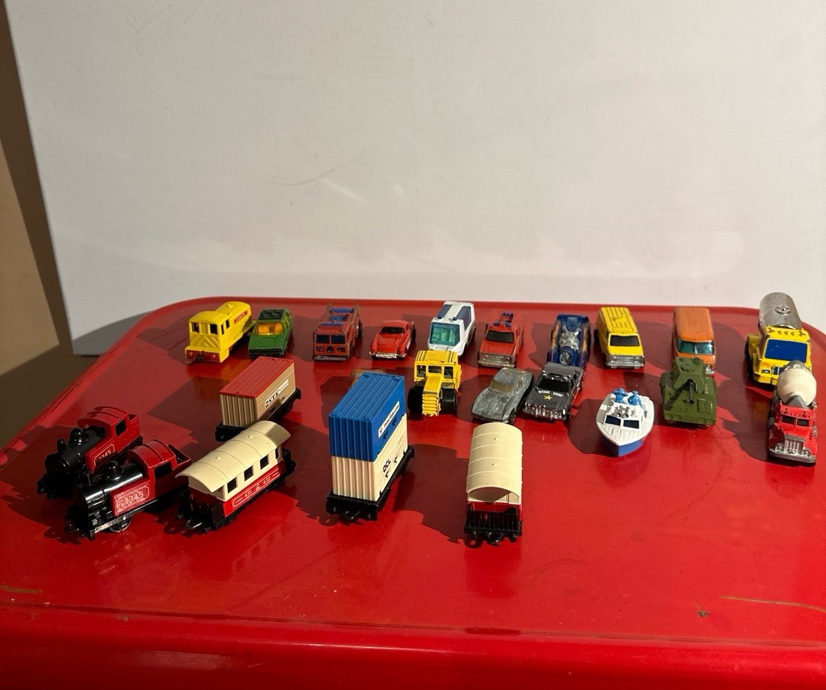 Lot of 23 Vintage 1970’s Hotwheels and Matchbox Cars