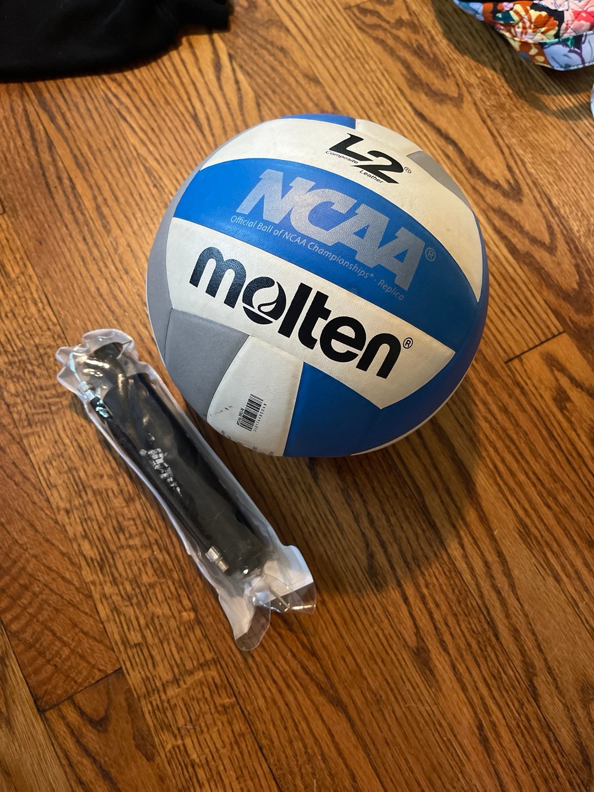 NCAA molten volleyball with ball inflator pump