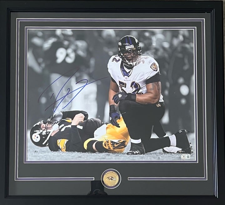 Ray Lewis Autographed Baltimore Ravens 16x20 Framed Photo￼ JSA