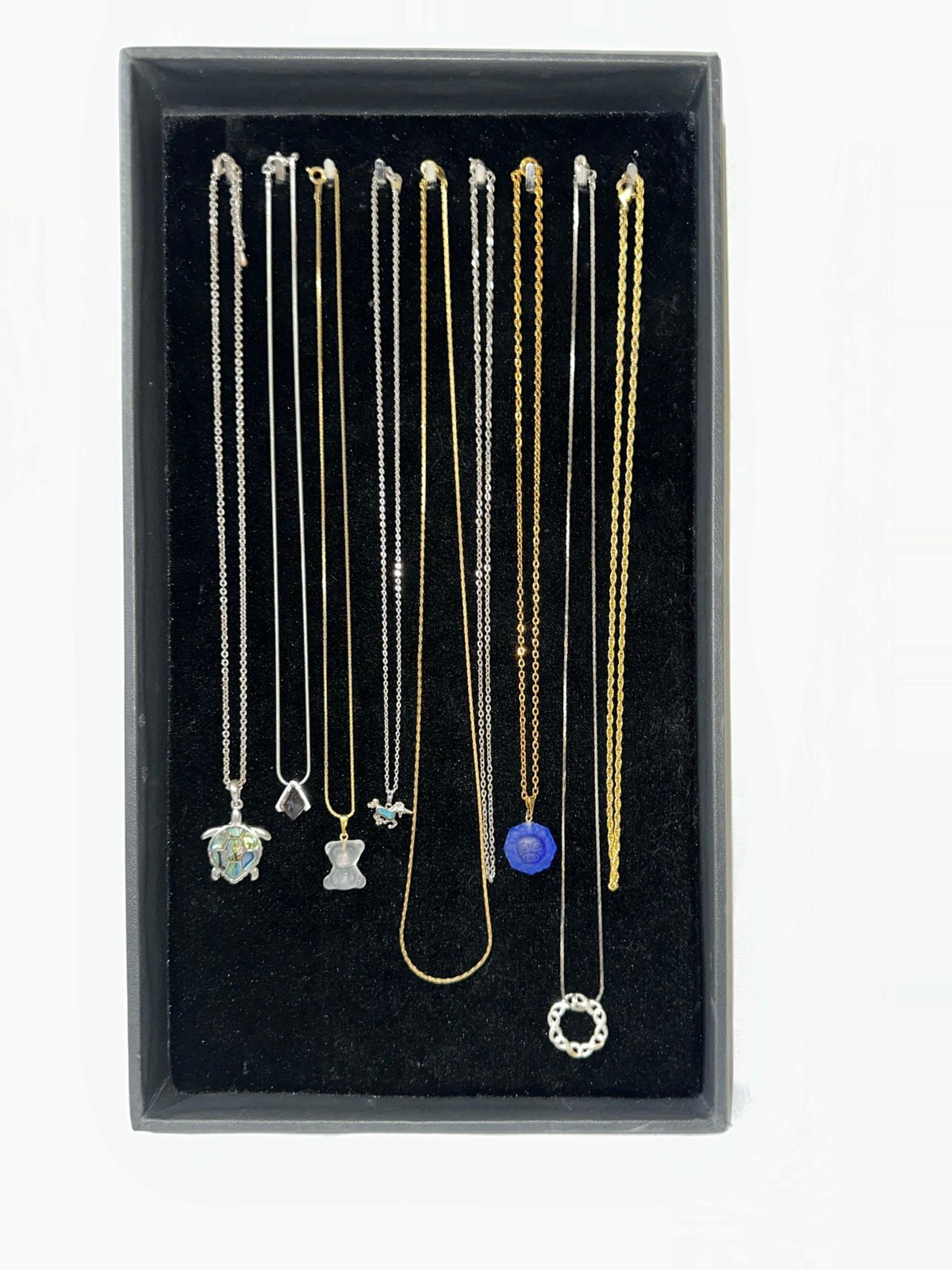 Lot of woman’s necklaces