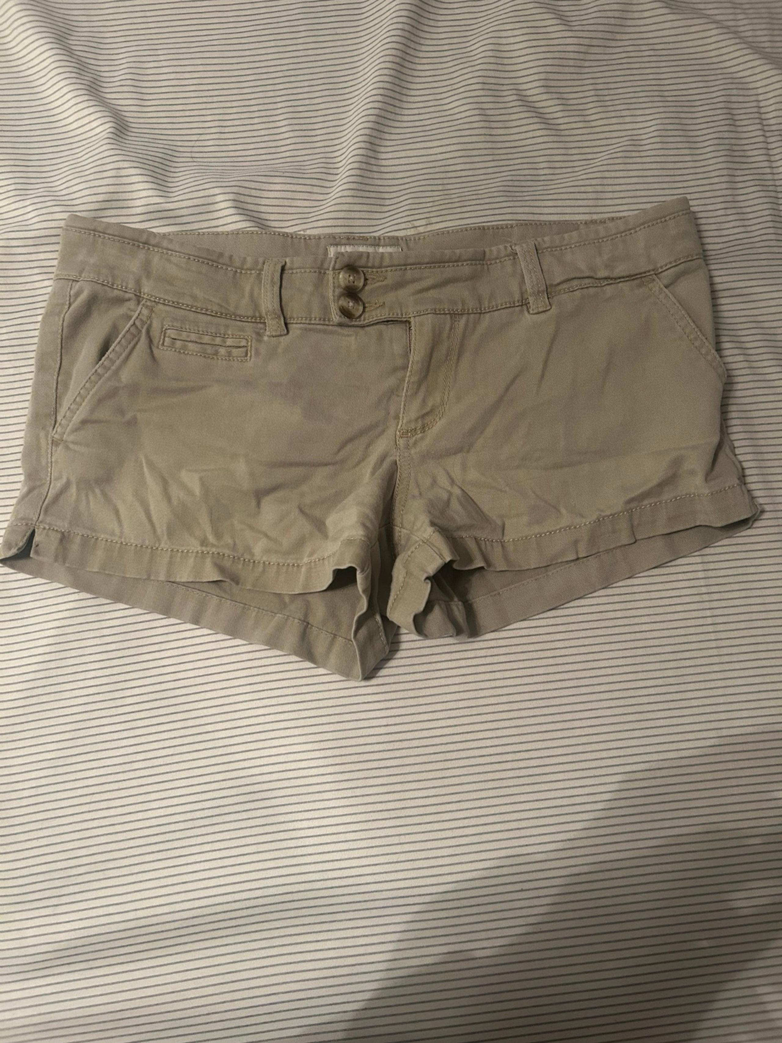 khaki shorts - American Eagle