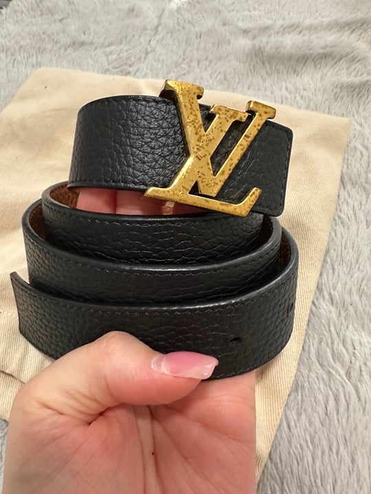Leather belt with buckle