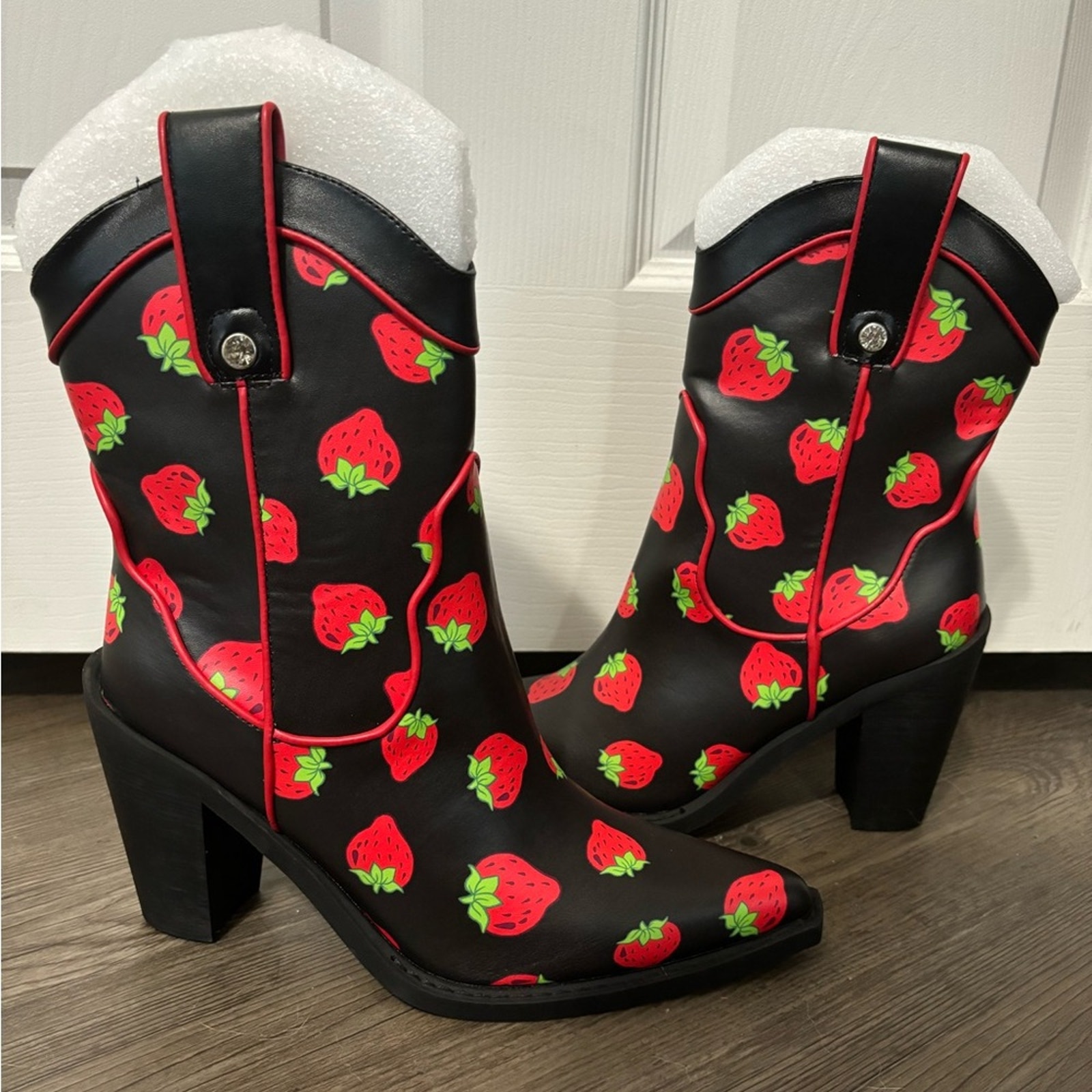 NWOB Dolls Kill x Strawberry Shortcake Meadow Greeting Cowboy Boots Size 10