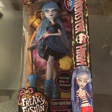 Monster High Freaky Fusion Ghoulia Yelps 2013 New In Box.