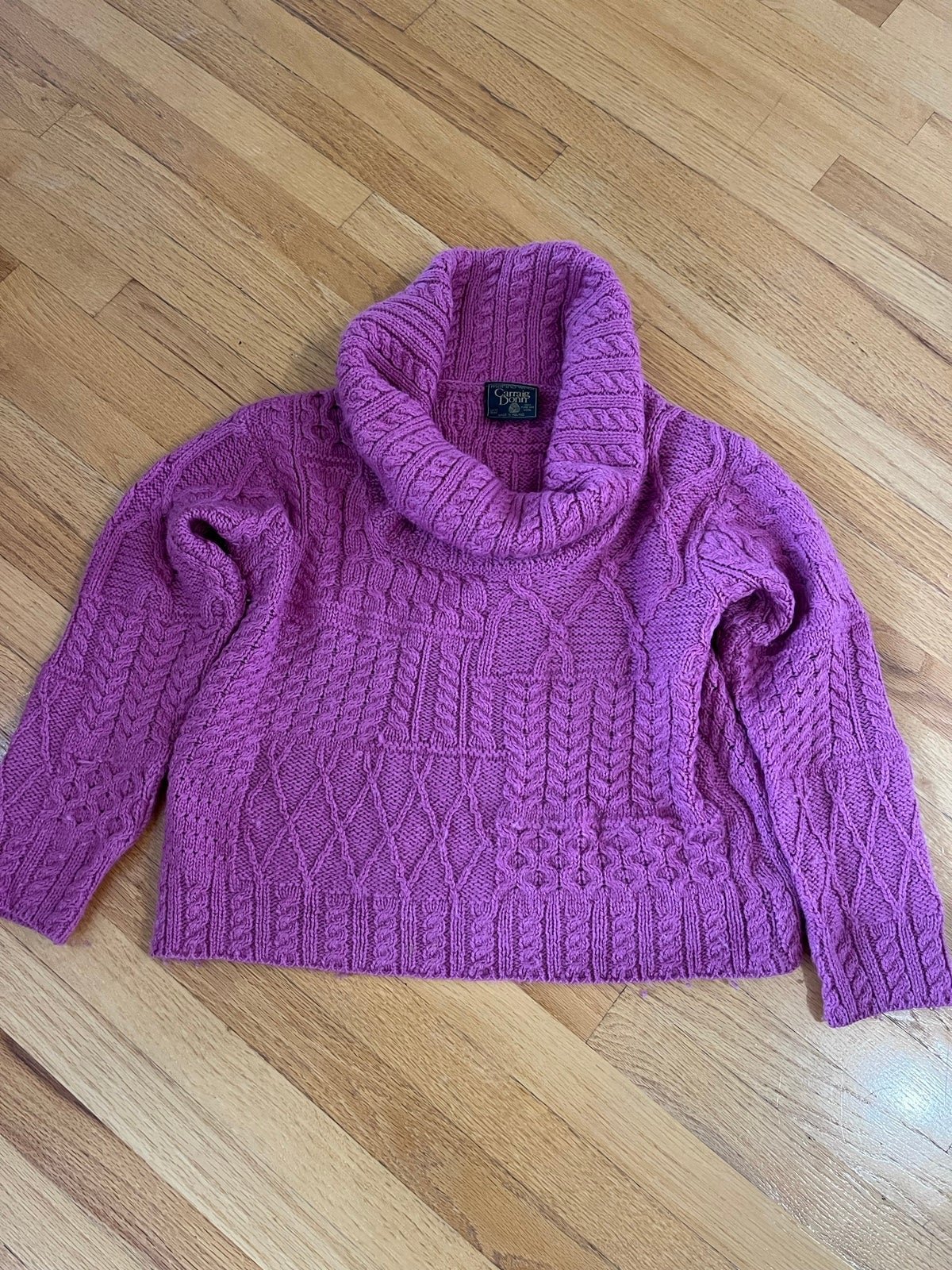 Carraig Donn 100% Merino Wool Size Medium