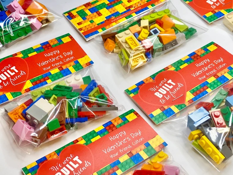 Set of 24 We were built to be friends Valentine - Building Block Valentines