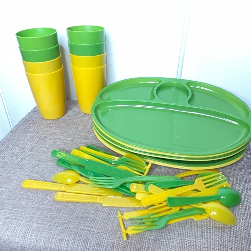 Mid century Melamine Picnic Set - Divided plates, silverware, cups green, yellow