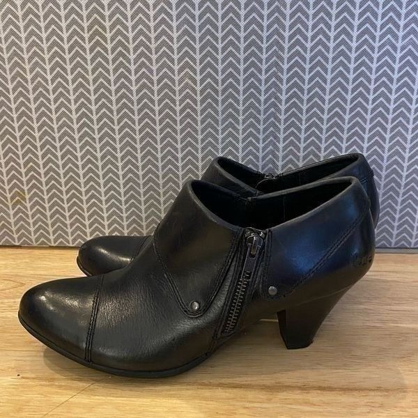 boc heeled leather loafer bootie black Sz 9