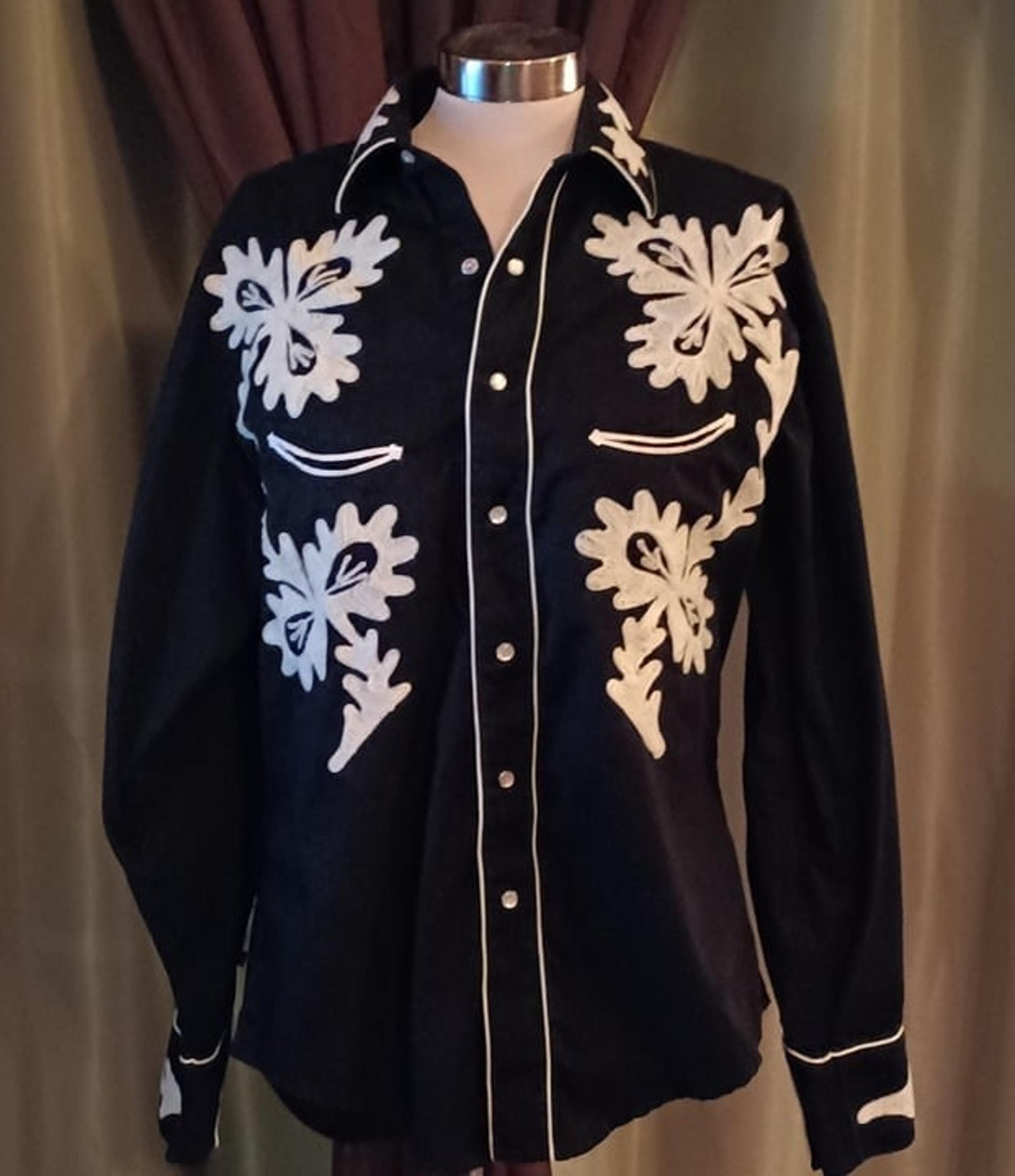 Vintage Rockmount Embroided Ranch Wear Outlaw Cowboy Western shirt