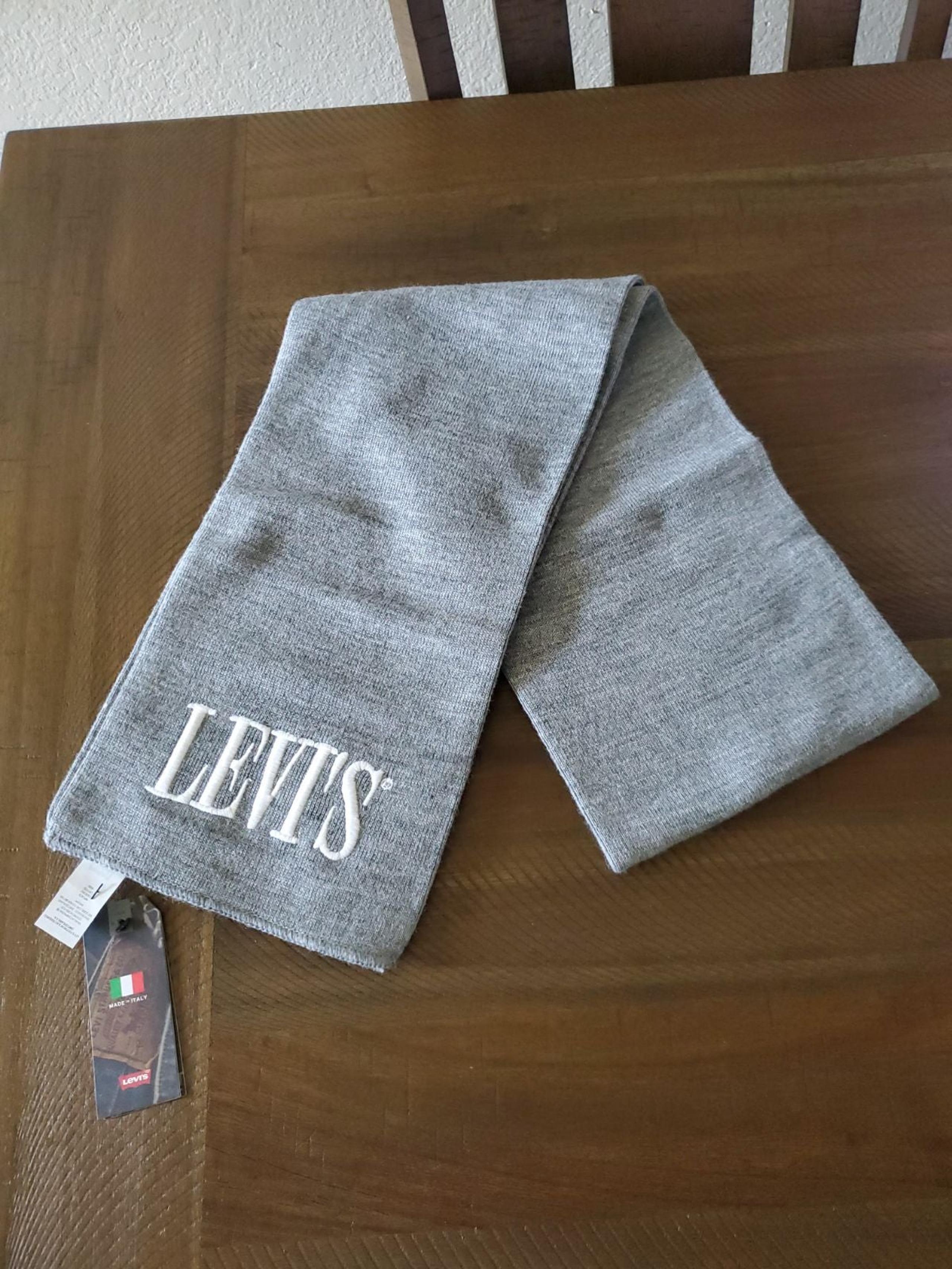 Levi's Serif Logo Scraf Unisex Brand New