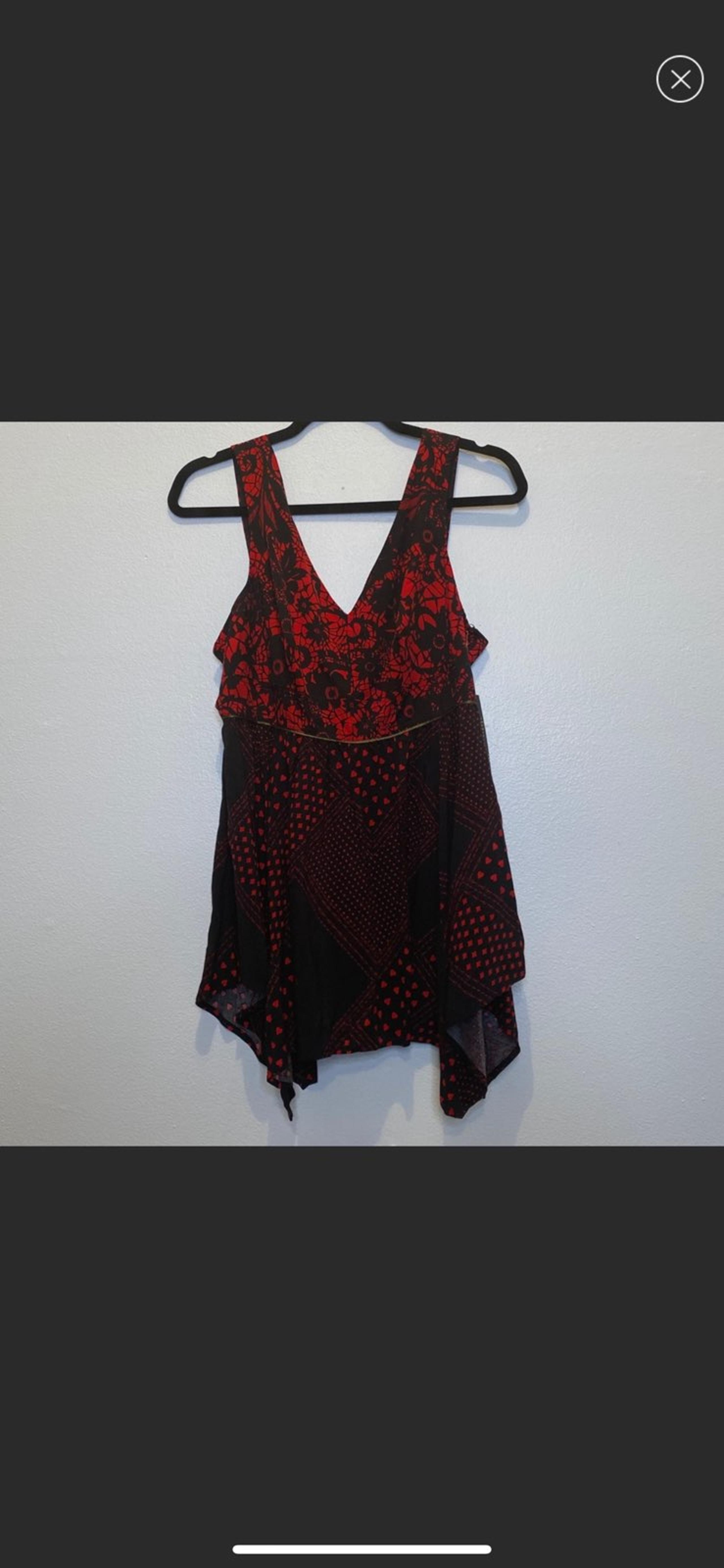 Disney Alice black red tank top L
