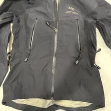 Arc’teryx Women’s rain coat size SMALL