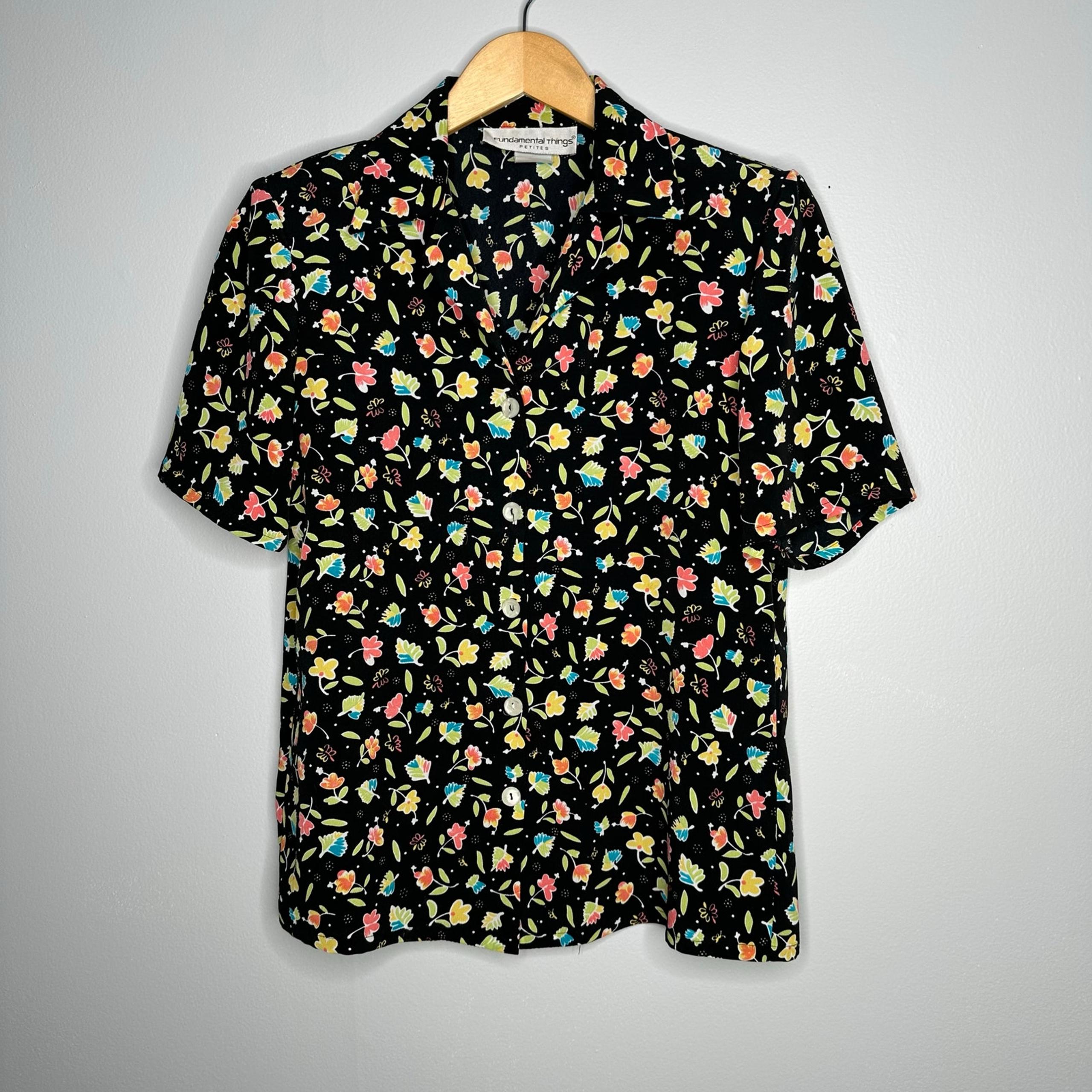 Vintage Fundamental Things Petites Women’s Black Floral Button-Down Shirt