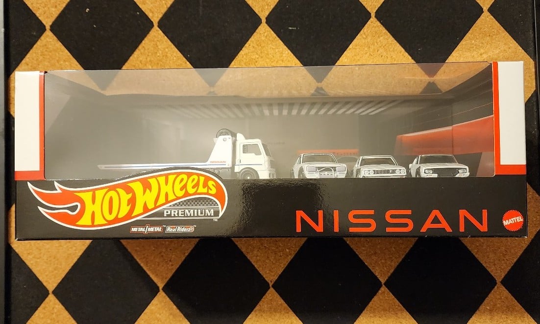 Hot Wheels Premium Nissan set. Includes 3 Skylines and hauler