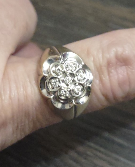 10 KT Gold mens cluster diamond ring