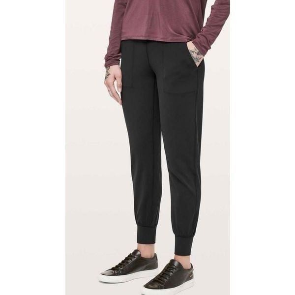 LULULEMON ATHLETICA Align Jogger '28 in Black Size 2