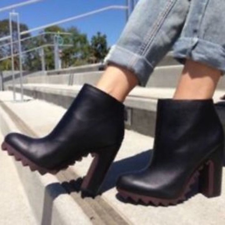 Circus By Sam Edelman Black Leather High Heel Ankle Booties w/Zigzag Sole & Box