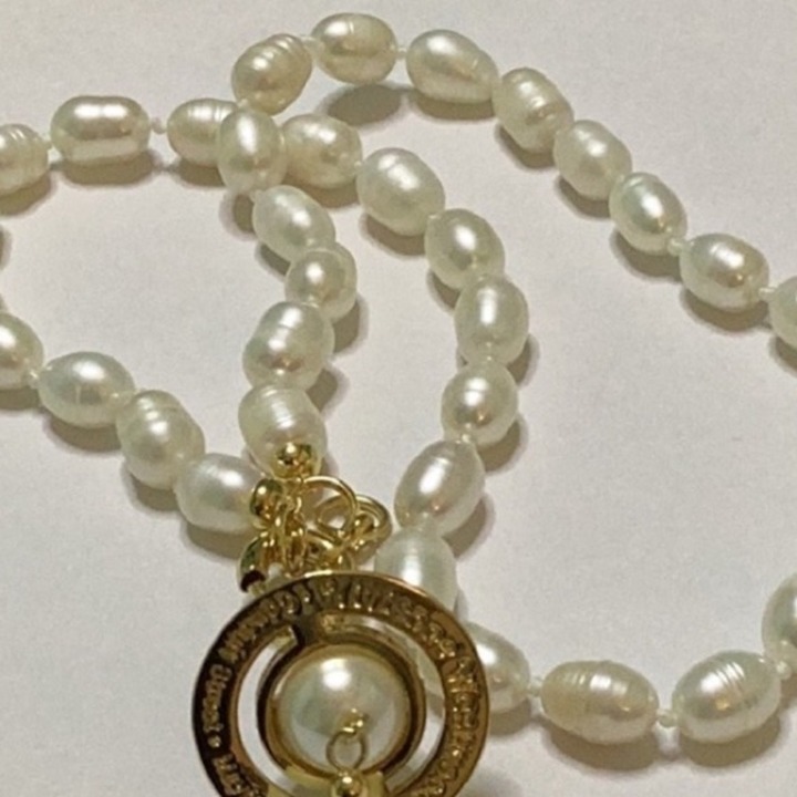 Vivienne Westwood sale pearl / gold signature Orb necklace price is firm