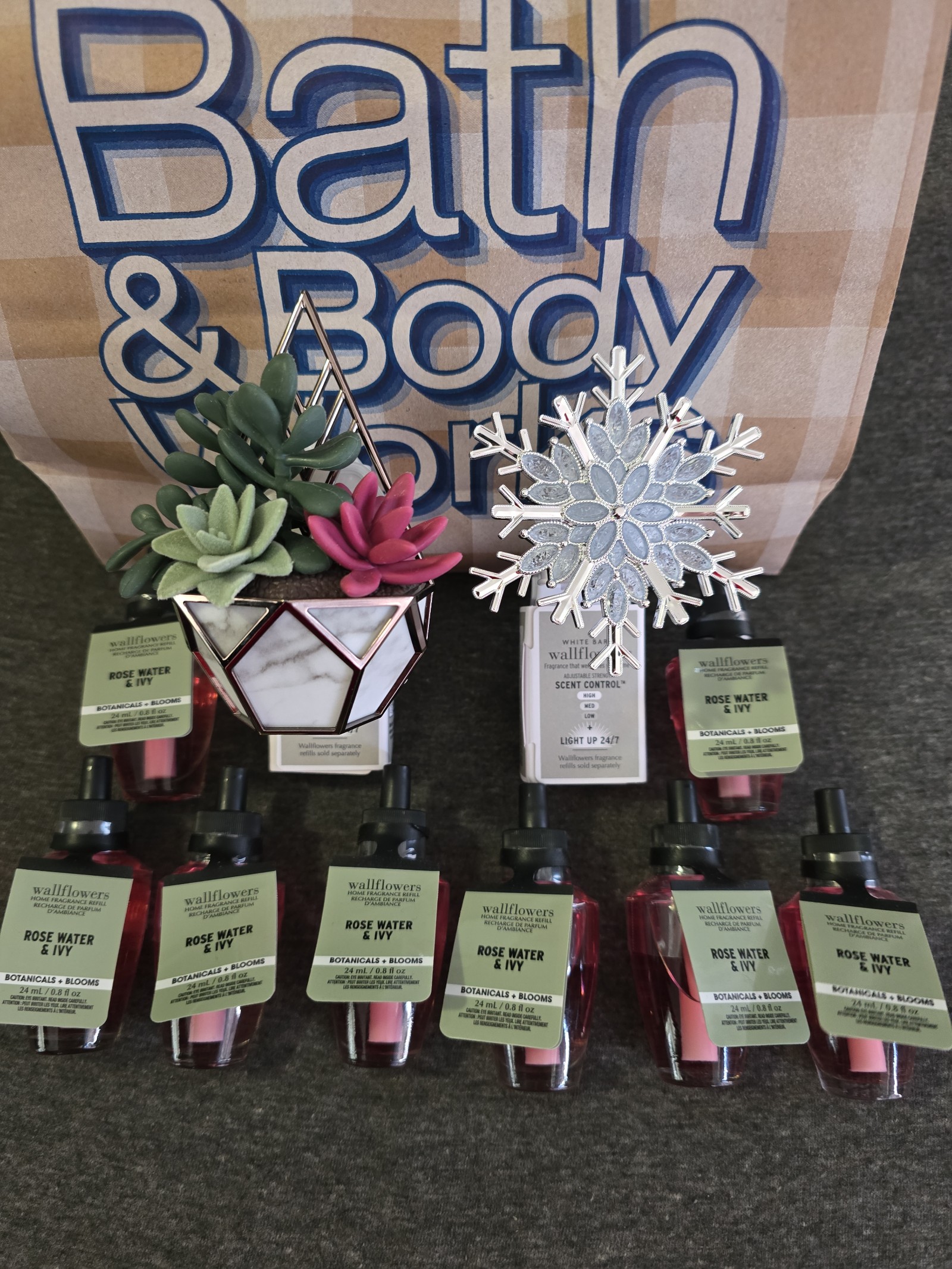Bath and Body Works Wallflowers 8 Rosewater and Ivy refills and 2 plugs