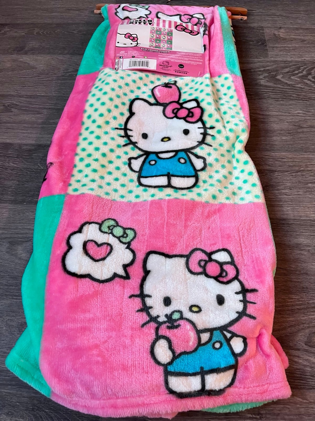 HELLO KITTY Silk Touch Throw – Apple Boxes Pink & Green – 50” x 60”