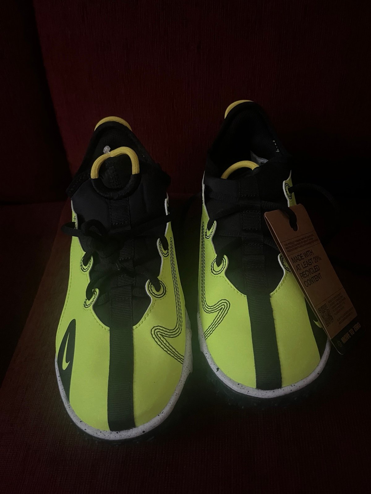 New Nike, tennis shoe boys youth kids size 4 fb8643-703 green flex