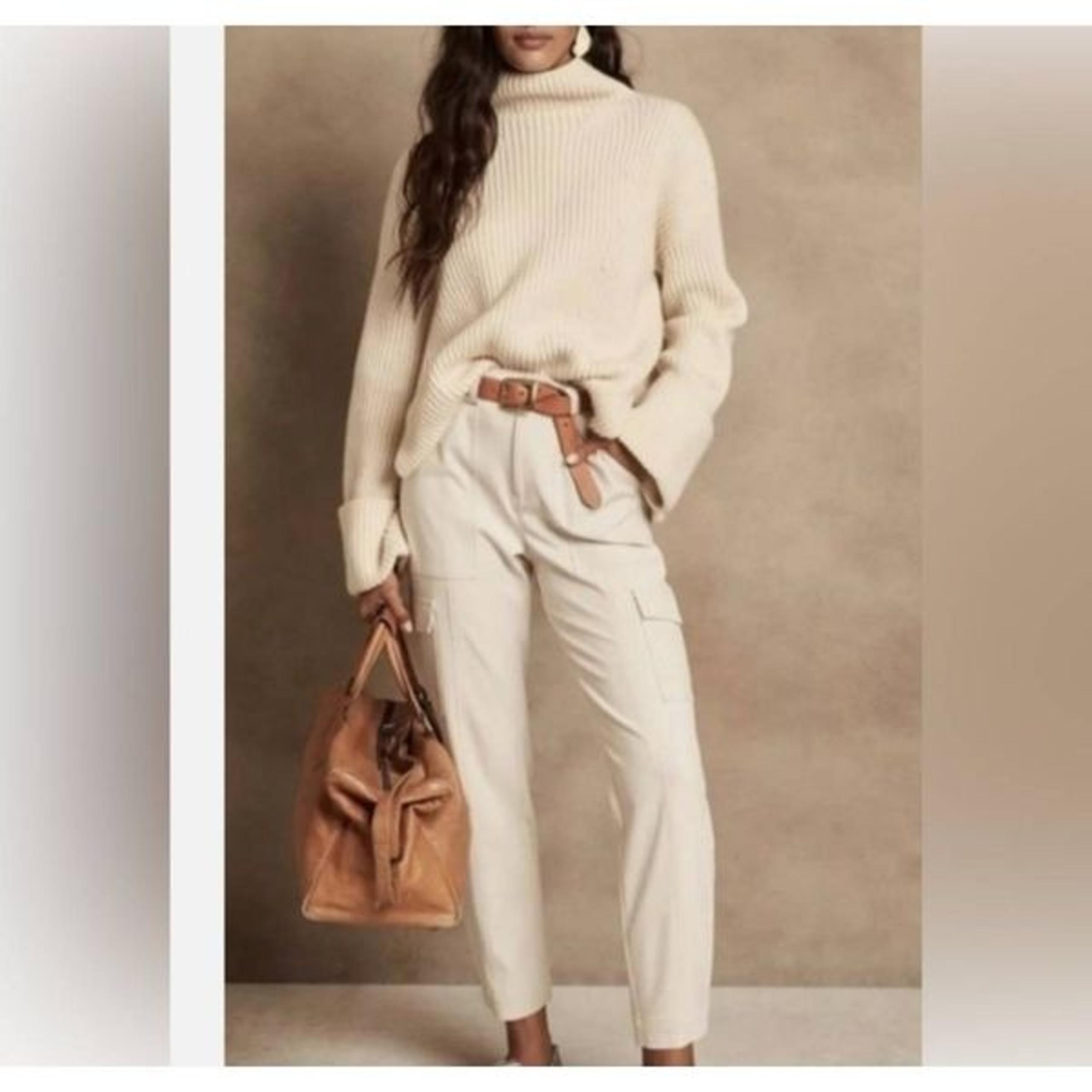 Women's Banana Republic High Waisted Stretchy Dressy Cargo Pants Color Bone Ivor