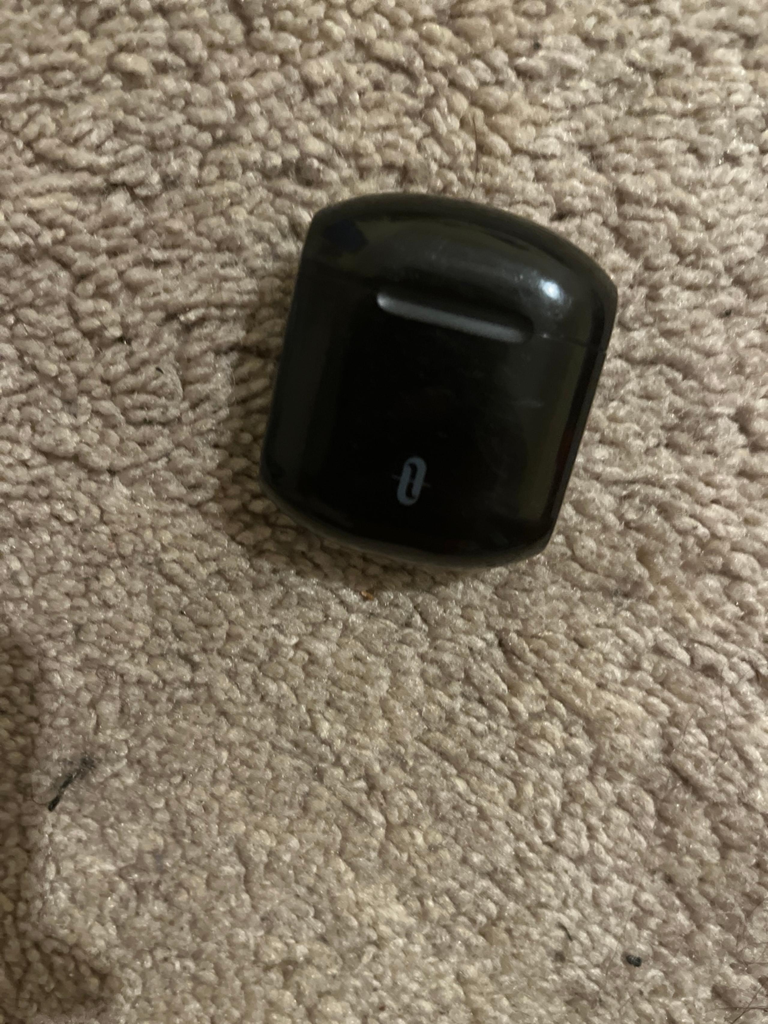 White Wireless earbuds