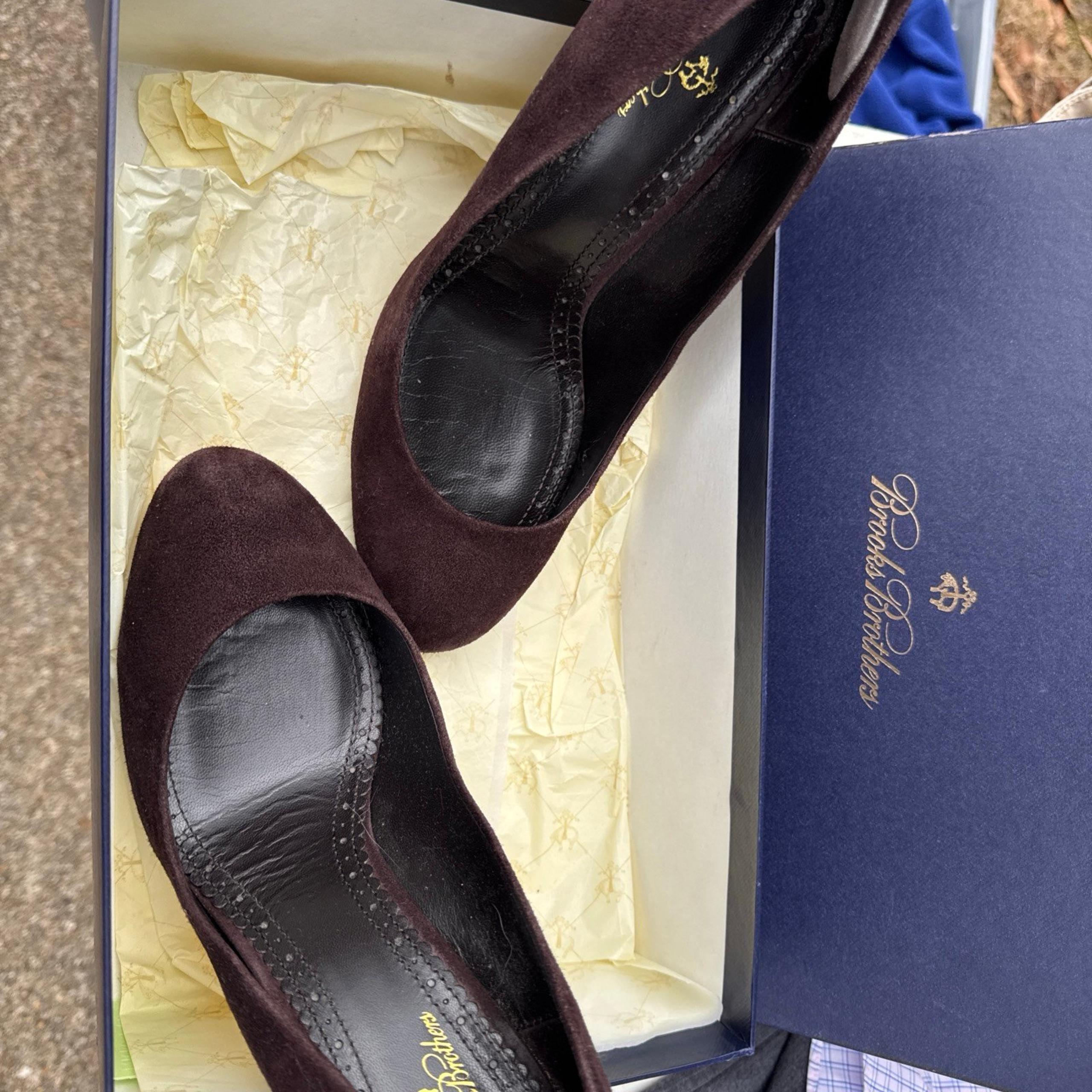 Brooks Brothers Suede and Skin Pumps 9M
