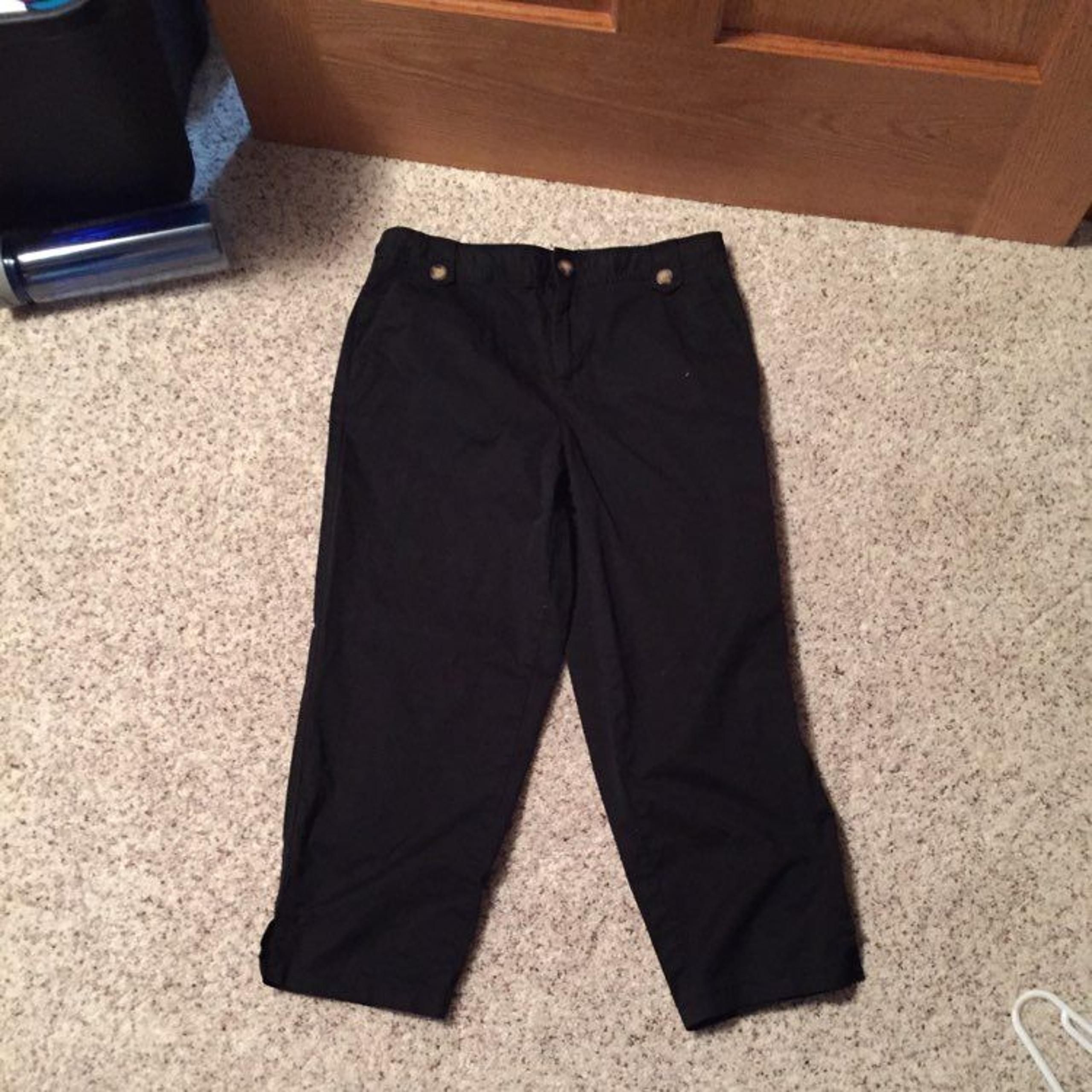Women's Black Capris