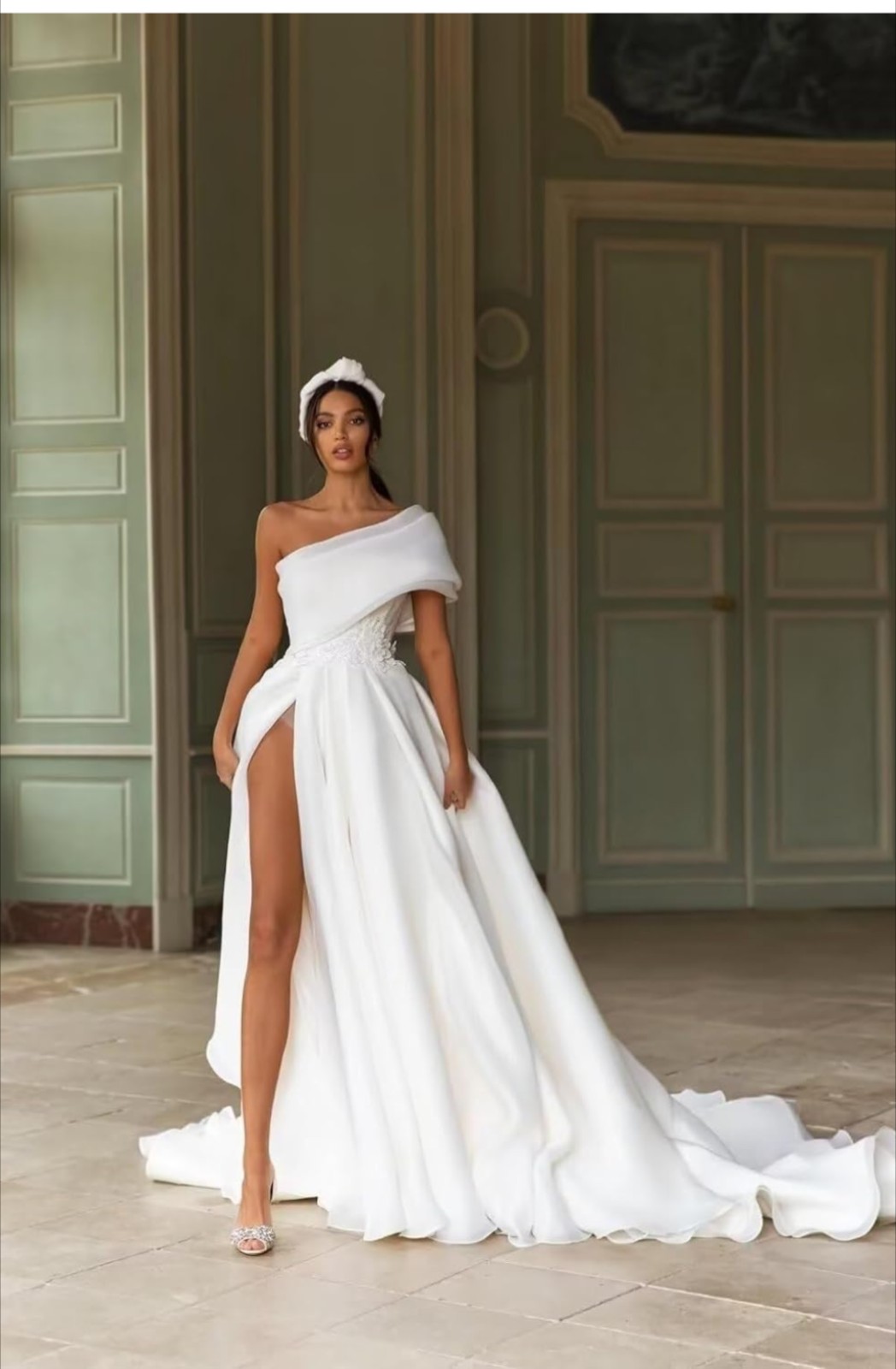 This stunning wedding dress from Dymaisei size 18