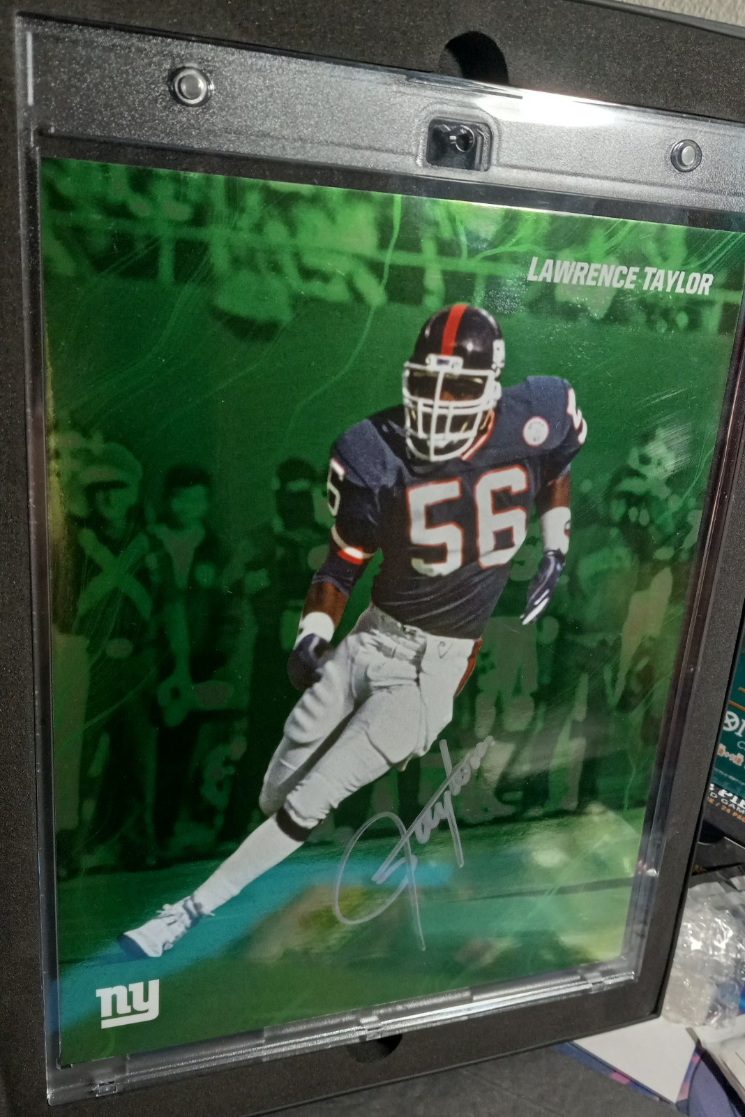 2024 Fanatics UW Emanate Lawrence Taylor Green Autograph 50/99 8x10
