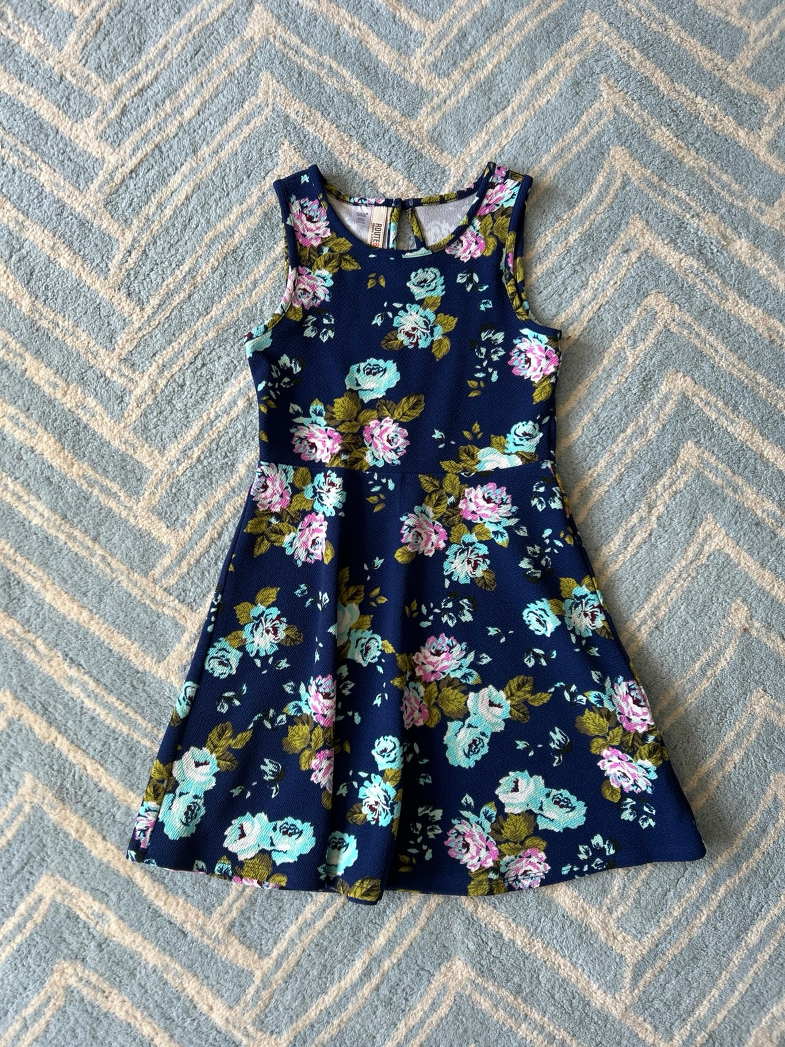 Girl’s dress size 10/12