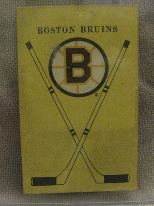 1971-72 Boston Bruins team hockey card (pinholes and wear) rare!