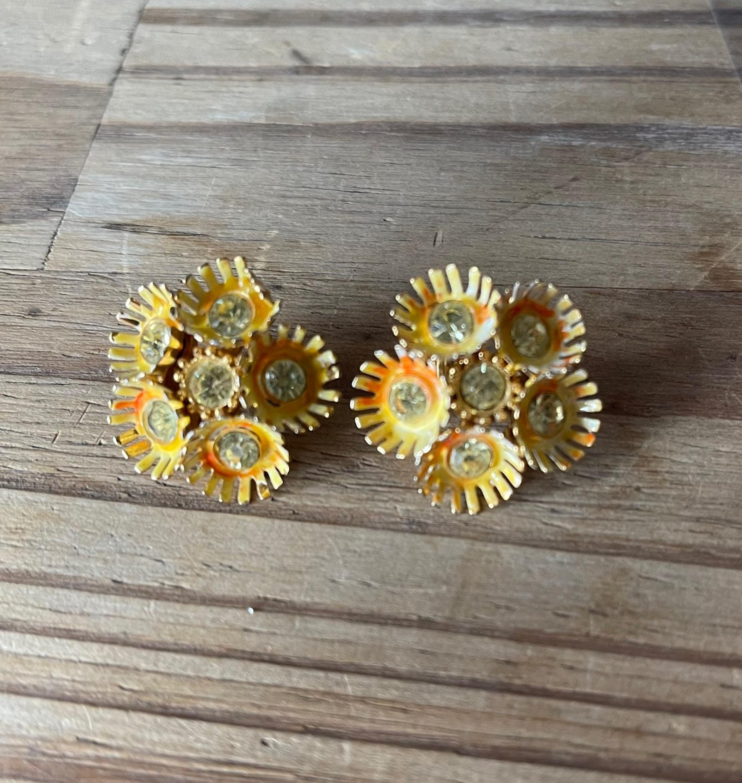 Vintage 1970s Cluster Gold Clip On Earri