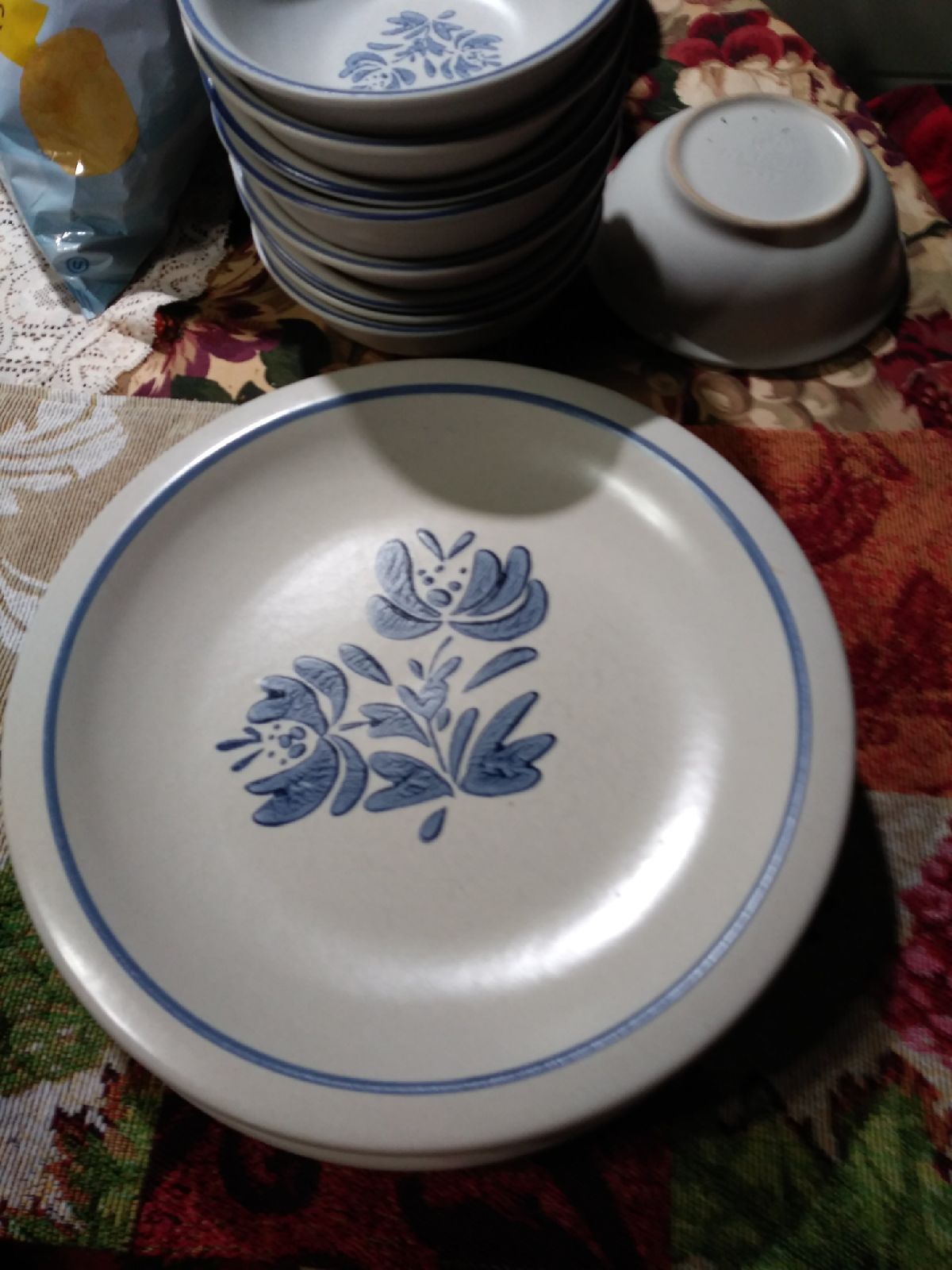 Pfaltzgraff Yorktowne dinner plates (4)