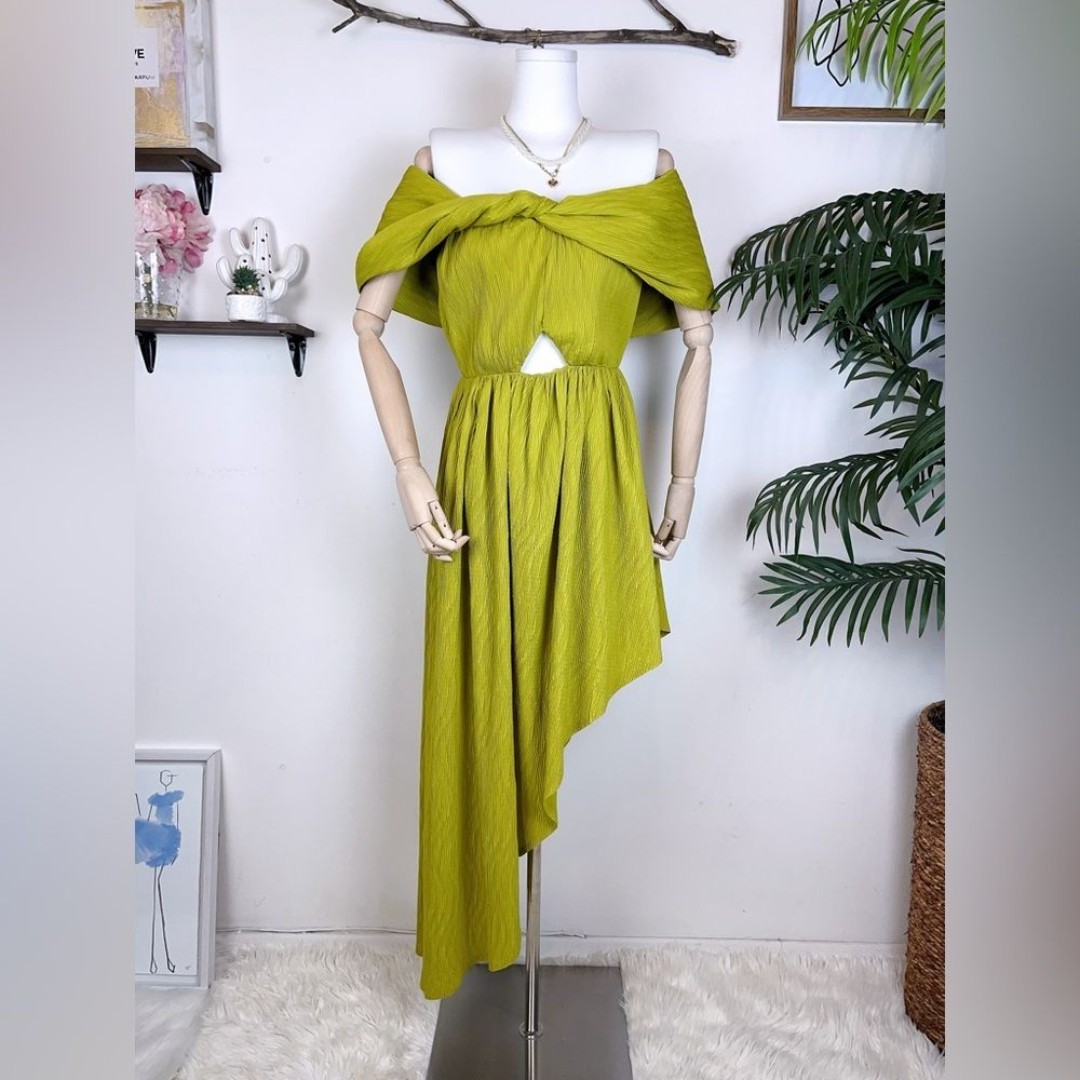 Sovere According Off Shoulder Midi Dress Fern NWT Women Dress Size Small